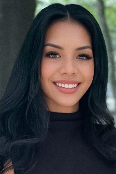 Bio Photos_0002_Hazel